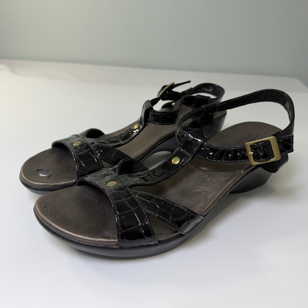 Clarks Bendables Womens 9M Black Croc Embossed T-Strap Wedge Sandals